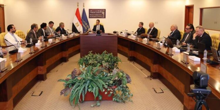 "الاتصالات" تبحث مع غرفة صناعة تكنولوجيا المعلومات دعم الشركات الناشئة