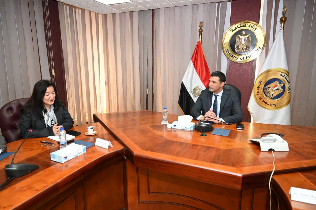"الصناعة" تبحث مع برنامج الأمم المتحدة الإنمائي تعزيز التعاون بمجالات التحول الأخضر