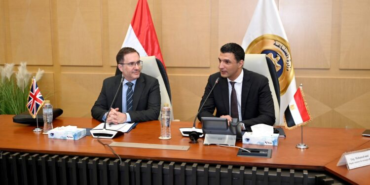 مصر تتطلع لجذب استثمارات بريطانية جديدة بقطاع الصناعة