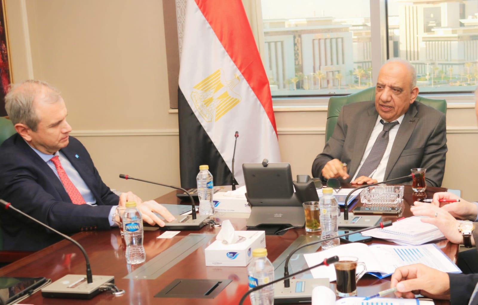 وزير الكهرباء يبحث مع “الكازار” الإماراتية تطورات مشروعات طاقة الرياح