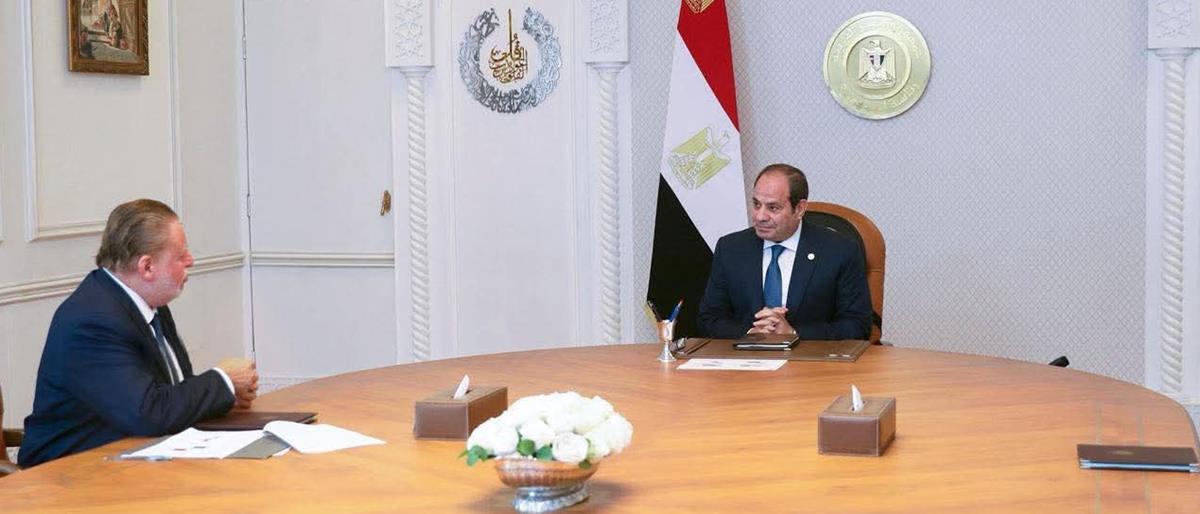 اجتماع الرئيس عبد الفتاح السيسي، مع حسن عبدالله محافظ البنك المركزي المصري، صورة أرشيفية.
