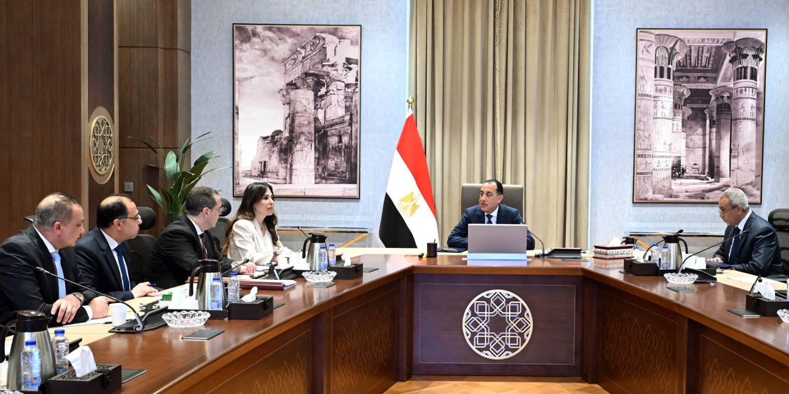 رئيس الوزراء يتابع خطط التسليم والتشغيل بعدد من مشروعات وزارة الإسكان