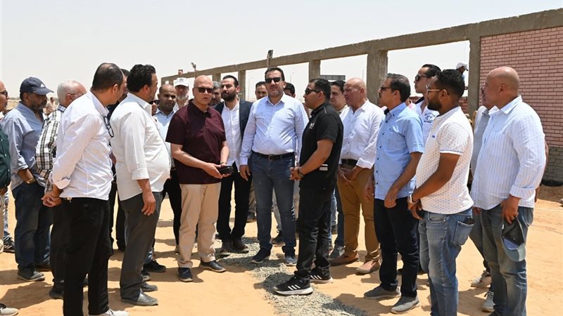 نائب وزيرة الإسكان يتفقد مشروعات البنية التحتية والمرافق بمدينة العاشر من رمضان
