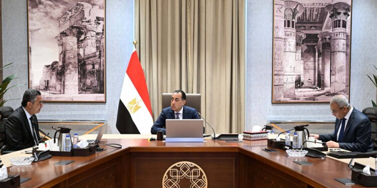 رئيس الوزراء يتابع مستجدات تطوير منظومة الدعم