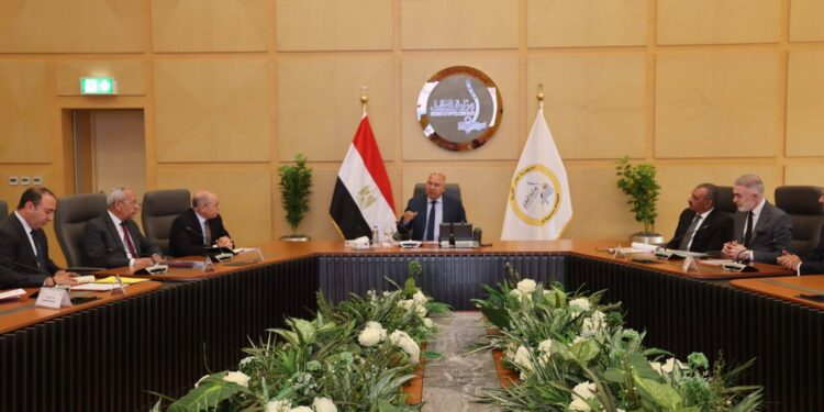 وزير النقل يترأس الجمعية التأسيسية لـ"تراست القناة لخدمات السفن"