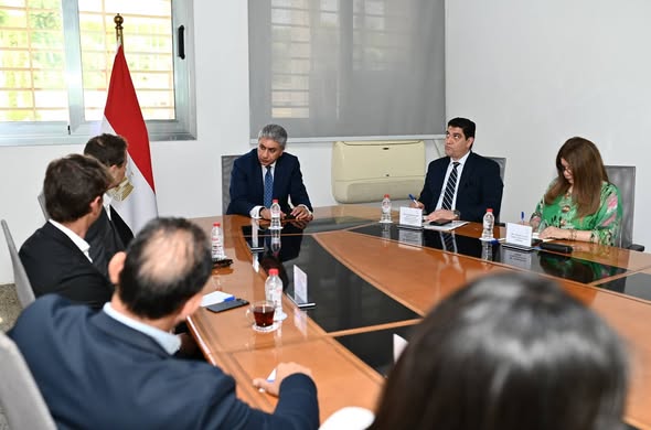 وزير السياحة يبحث مع "مصر إيطاليا العقارية" التوسع في الاستثمار الفندقي