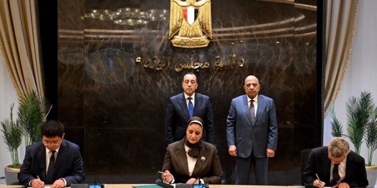 الحكومة تتعاون مع شركة صينية لإنشاء أول مصنع لتوربينات الرياح في مصر