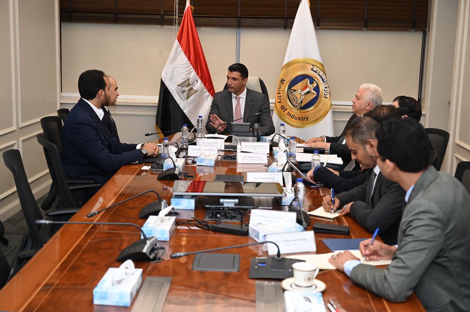 وزير الصناعة يبحث مع شركة “إيرسك” فرص دعم التحول الأخضر