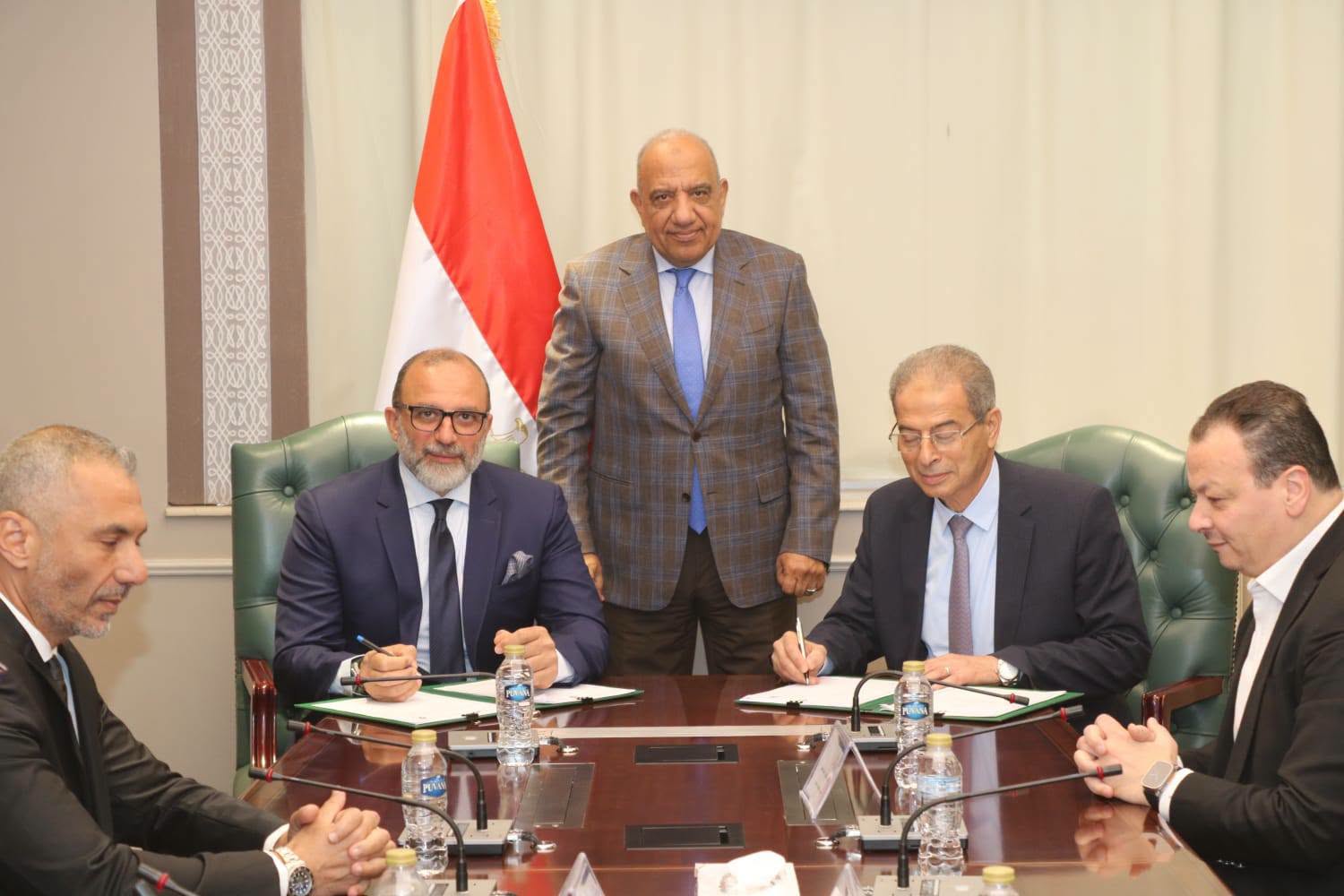 بروتوكول تعاون لإحلال العدادات التقليدية بأخرى ذكية في مواقع "اتصالات مصر"