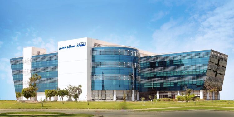 لماذا انتهى نصف قرن من شراكة "حازم حسن" و"KPMG"؟