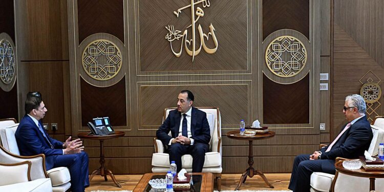 "موانئ دبي" تستهدف زيادة استثماراتها في المنطقة الاقتصادية لقناة السويس