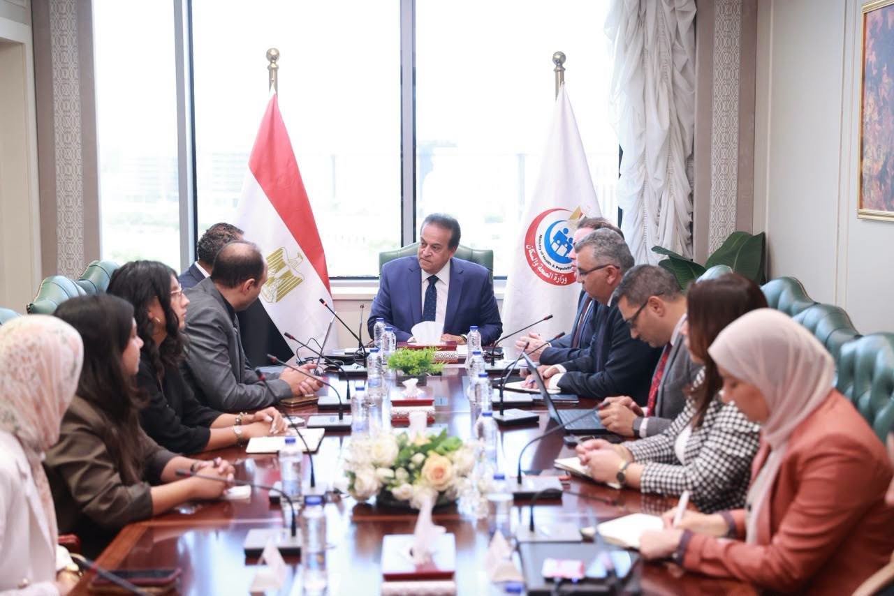 وزير الصحة يبحث التعاون مع شركة «راى» المتخصصة فى المستشفيات الذكية