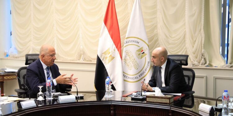 وزير التعليم يبحث مع "اتحاد الصناعات" التوسع في مدارس التكنولوجيا التطبيقية