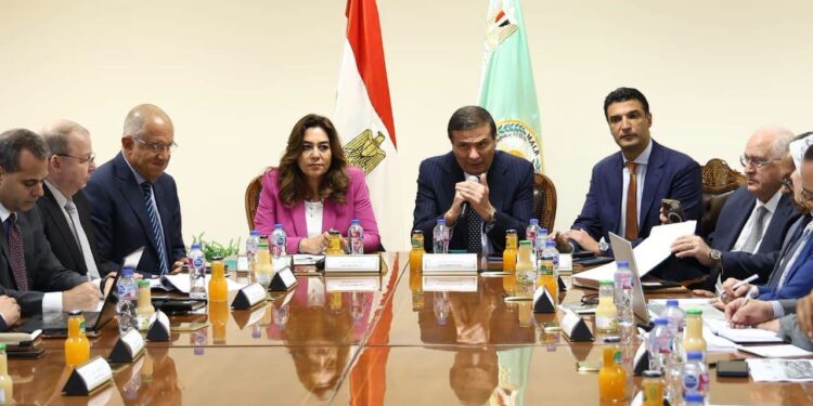 "الزراعة" والتنمية المحلية" والصناعة" يستعرضون مستجدات تنفيذ "القرية المنتجة"