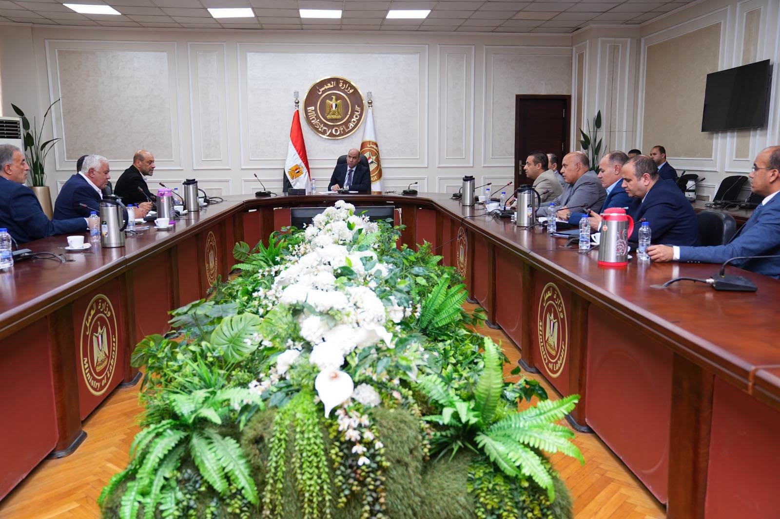 وزير العمل يلتقى رابطة أصحاب مصانع النسيج والملابس بالمحلة الكبرى