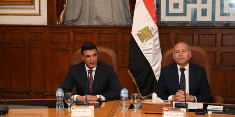 وزير الصناعة: توفير الدعم لزيادة القيمة المضافة في منتجات الرخام