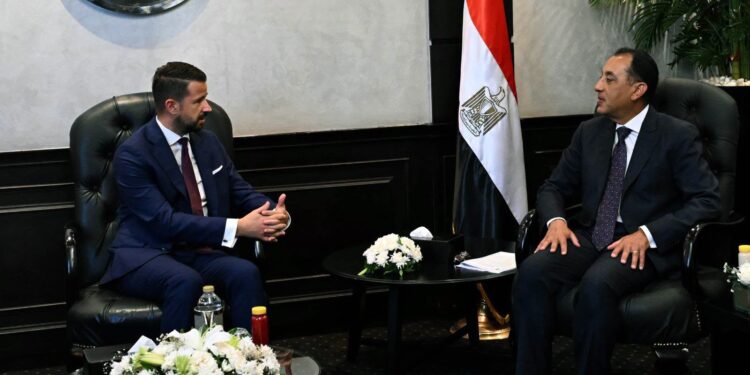 رئيس الوزراء يبحث مع "الجبل الأسود" تعزيز العلاقات الثنائية