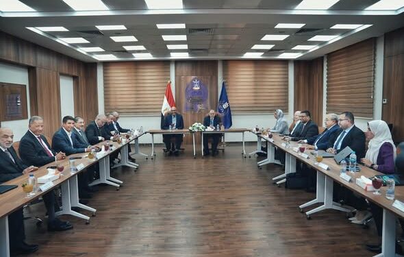 "هيئة الدواء" تبحث مع غرفة الأدوية" تعزيز استقرار السوق ودعم تنافسية الصناعة