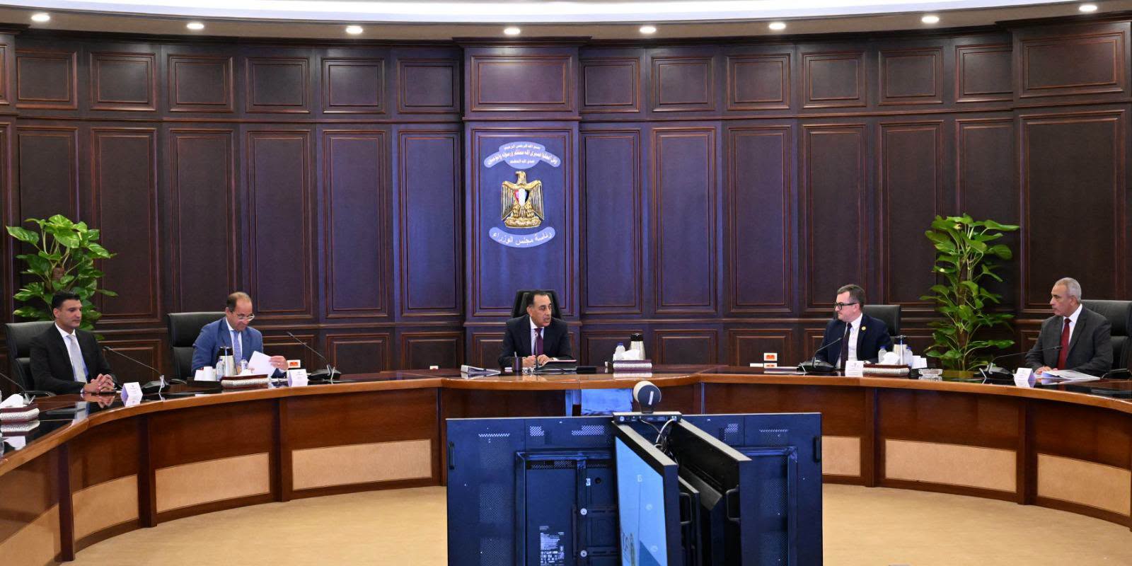 رئيس الوزراء يتابع خطة ترفيق المناطق الصناعية