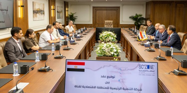 "بيبي إيجي" توقع عقد مشروع لتصنيع القفازات الصناعية بـ74.4 مليون جنيه في السخنة
