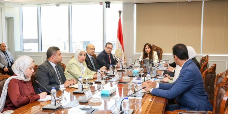 وزيرة الإسكان تتابع مستجدات مشروع تعديل قانون البناء بشأن تنظيم اتحاد الشاغلين