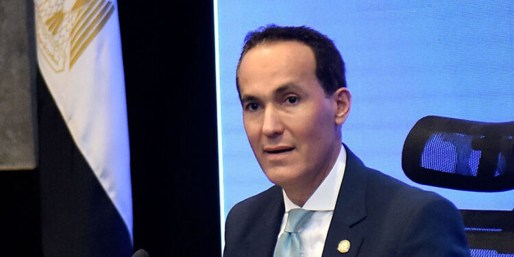 محمد عوض الرئيس التنفيذي للهيئة العامة للاستثمار والمناطق الحرة