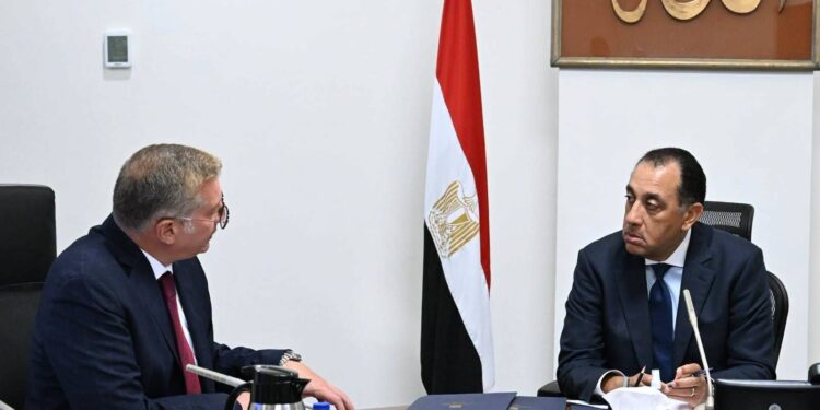 رئيس الوزراء ووزير البترول