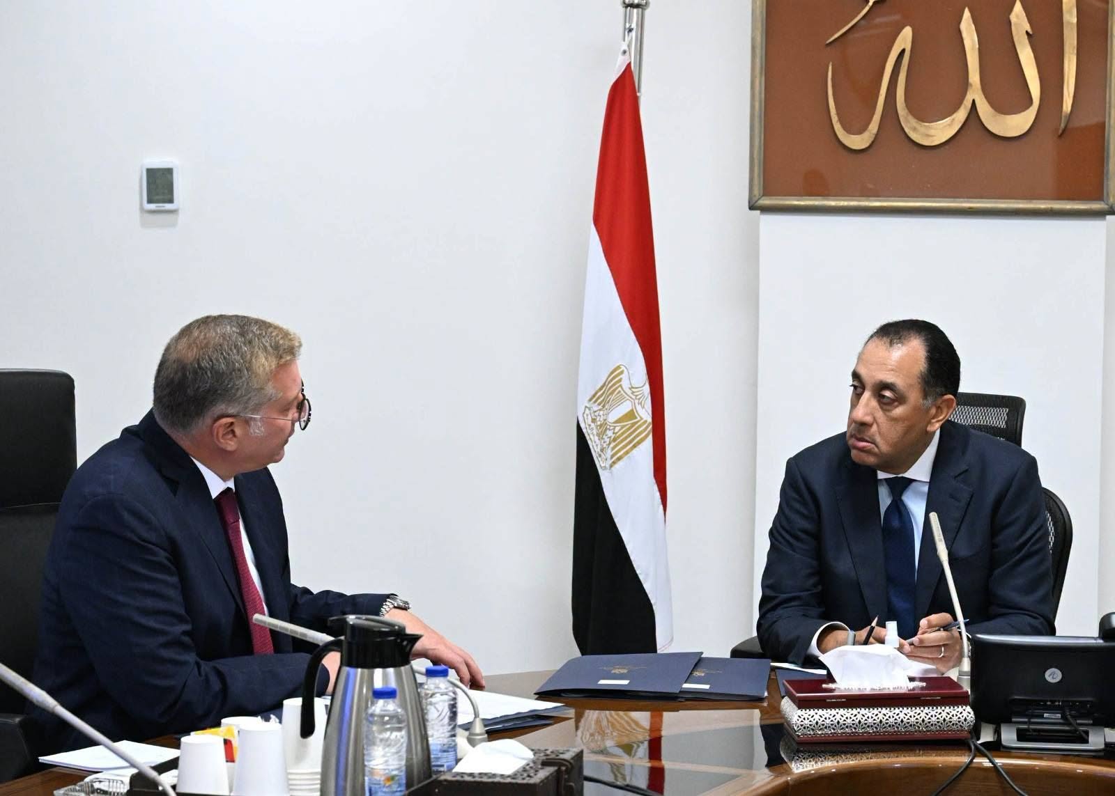 رئيس الوزراء ووزير البترول