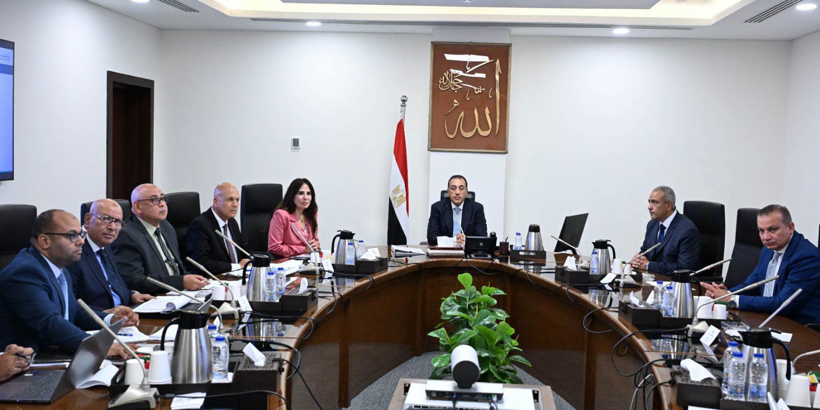 رئيس الوزراء يتابع الموقف التنفيذي لمشروعات مياه الشرب والصرف الصحي