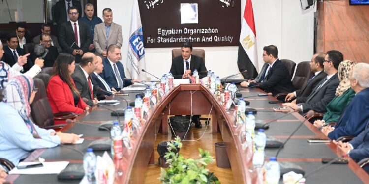 وزير الصناعة: تحديد صناعات ذات أولوية للاندماج في سلاسل الإمداد العالمية