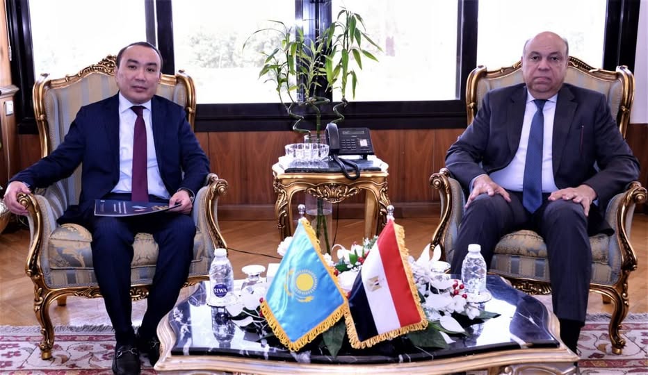 وزير الطيران يبحث تعزيز الربط الجوي وتنشيط الحركة السياحية مع كازاخستان