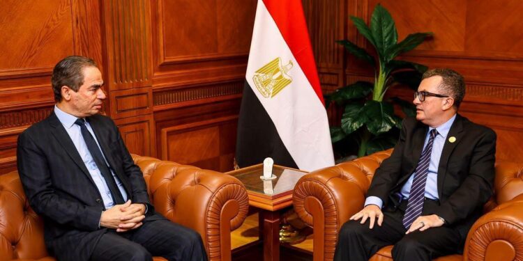 "التخطيط" تبحث تسوية مديونيات "الوطنية للإعلام" لبنك الاستثمار القومي