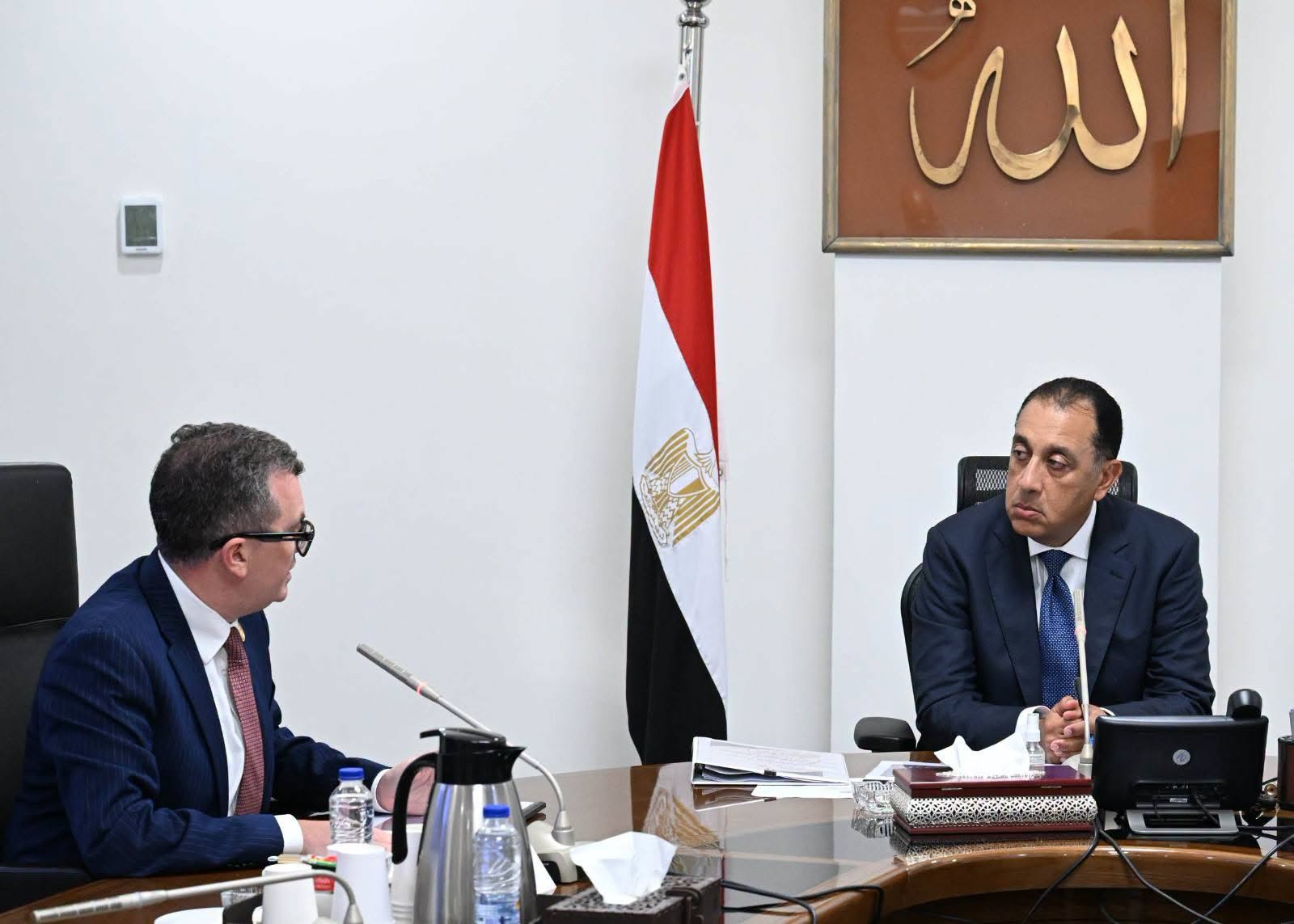 رئيس الوزراء يتابع مع وزير التخطيط إجراءات تعزيز تنافسية الاقتصاد المصري