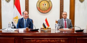 وزيرا الخارجية والمالية يبحثان سبل دعم التحرك المصري على الصعيد الاقتصادي