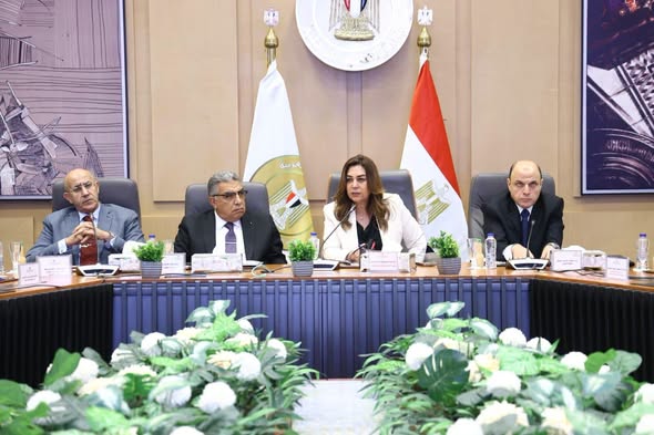 وزيرة التنمية المحلية والبيئة تبحث موقف مشروع تطهير "مصرف كيتشنر"