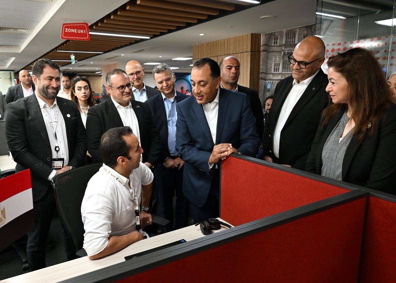 رئيس الوزراء يزور "فودافون للحلول الذكية"