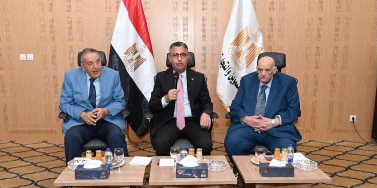 وزير التموين يبحث مع "الغرف التجارية" تطوير منظومة الخبز
