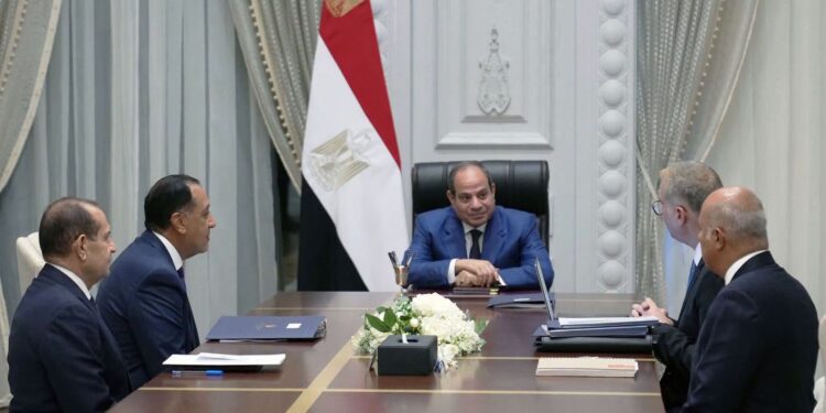 "السيسي": تعظيم القيمة المضافة من الثروات المعدنية وزيادة مساهمتها بالاقتصاد