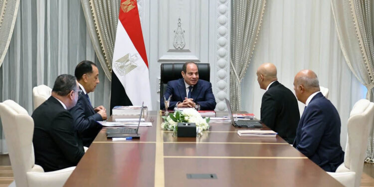 "السيسي": تطبيق الحد الأدنى للأجور على جميع العاملين في المدارس