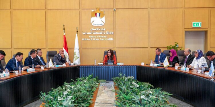"الإسكان" تبحث مع CSCEC الصينية التعاون في تنفيذ المشروعات الكبرى