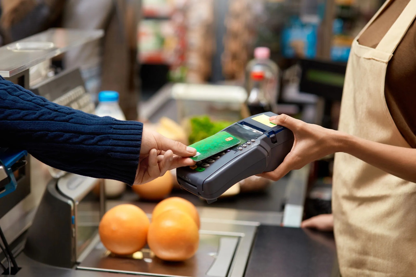 التمويل الاستهلاكي ؛ بطاقات الدفع