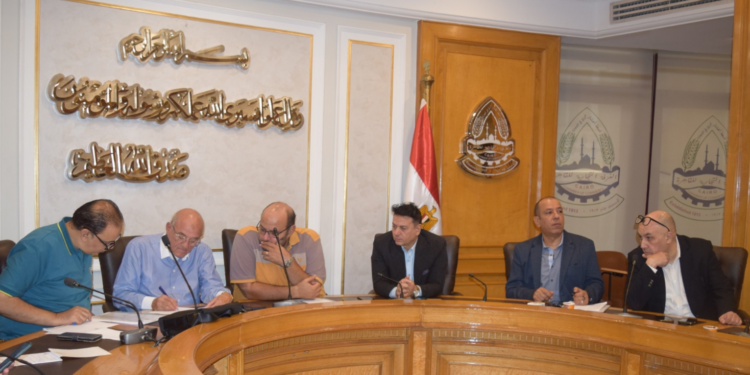 غرفة القاهرة تبحث الاستعدادات النهائية لتنظيم معرض «أهلًا مدارس 2026»
