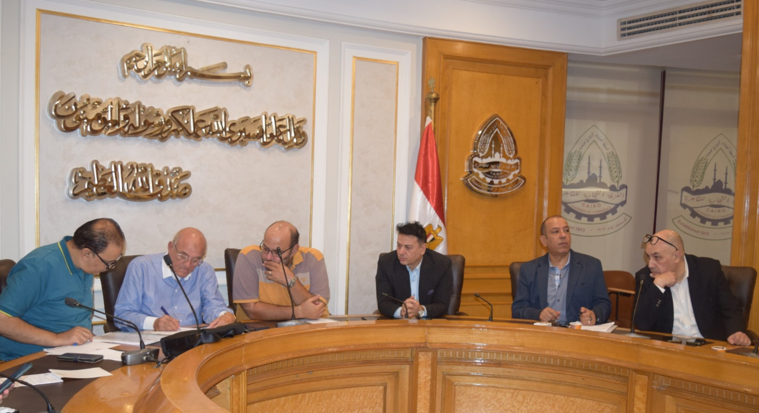 غرفة القاهرة تبحث الاستعدادات النهائية لتنظيم معرض «أهلًا مدارس 2026»