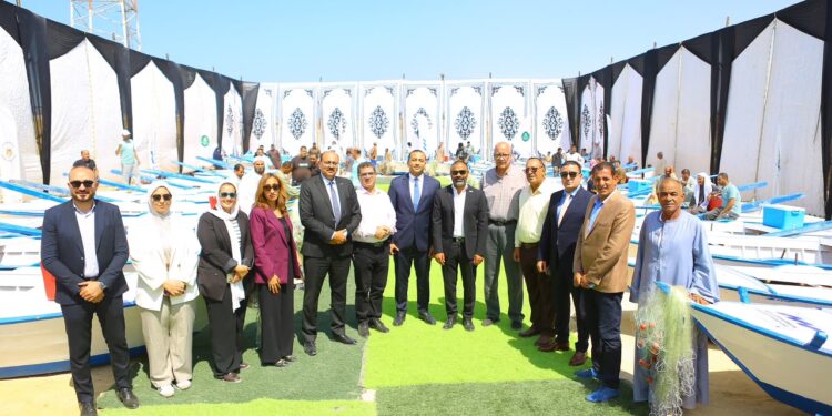«بنك قناة السويس» يدعم صغار الصيادين بالسويس عبر مبادرة «مراكب رزق»