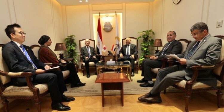 مصر واليابان تبحثان تعزيز التعاون المستقبلي في مجالات النقل