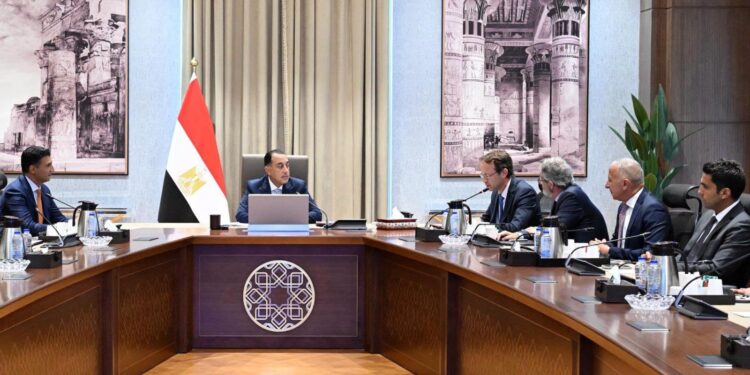 "جونفاري إندستريز" الإسبانية تدرس إقامة شراكات استثمارية وصناعية في مصر