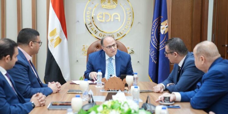هيئة الدواء تبحث مع «المعارض» تعزيز حضور المنتج المصري إقليميًا ودوليًا