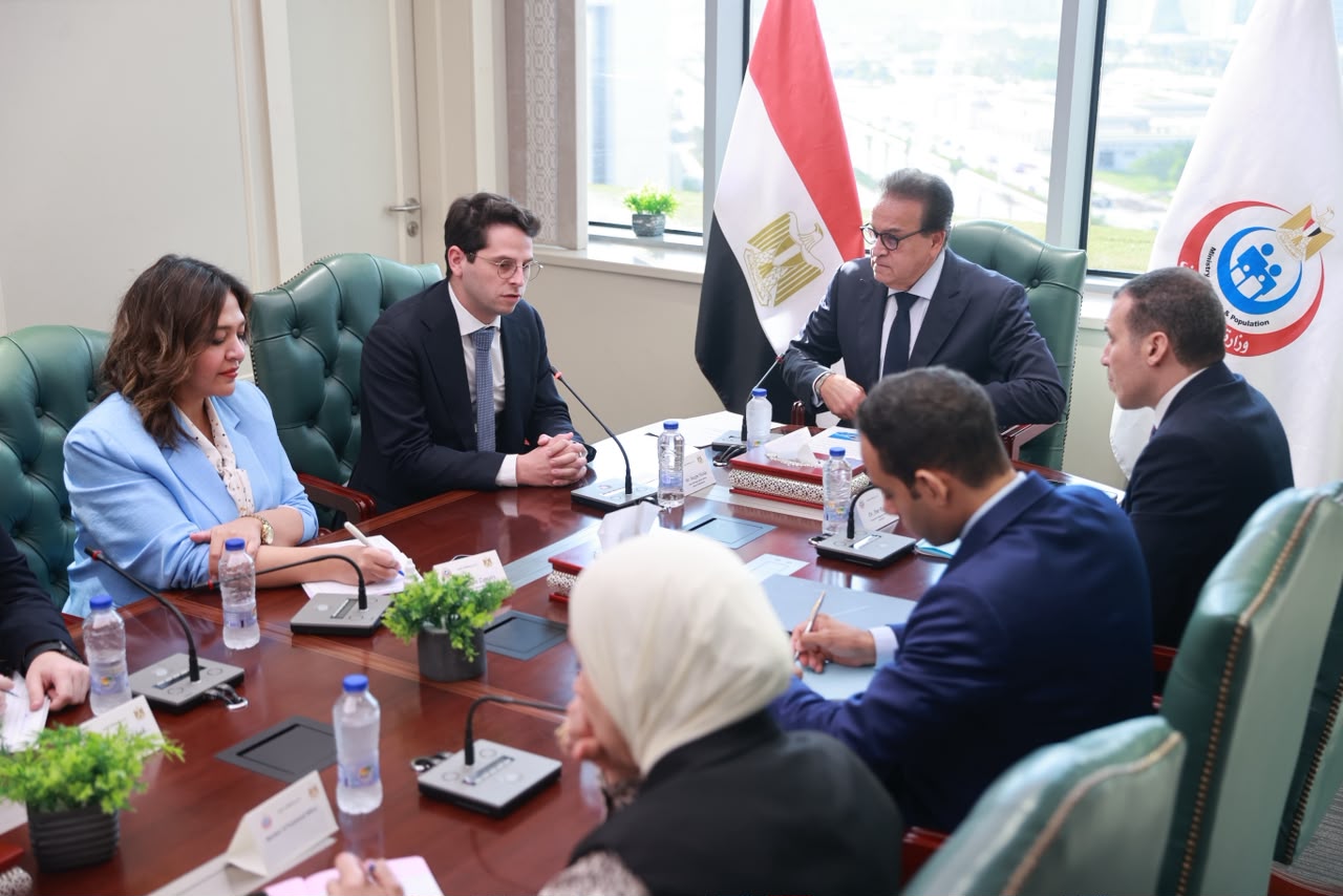 وزير الصحة يبحث مع «إيرباص هليكوبترز» تطوير منظومة الإسعاف الجوي في مصر