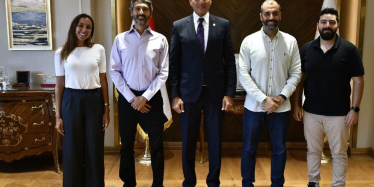 "الشباب والرياضة" يبحث مع "Blue Ribbon" تطوير إدارة وتشغيل الأندية