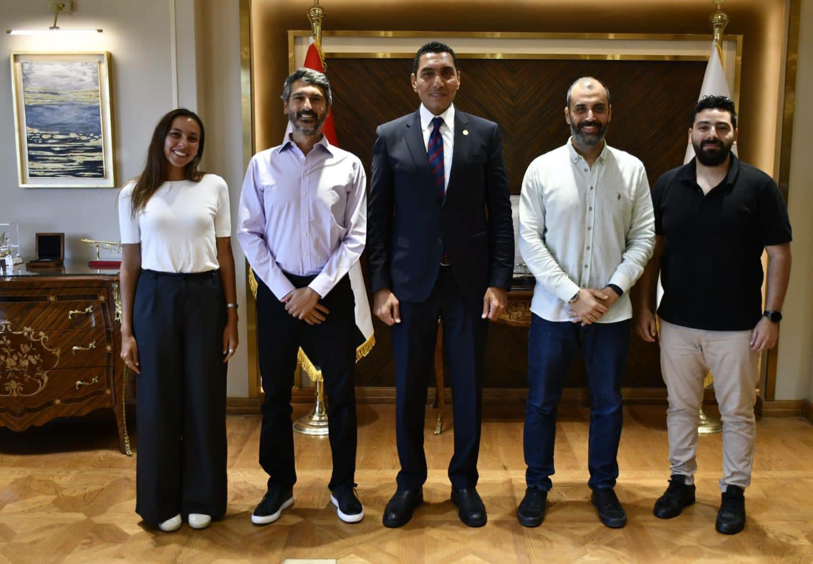 "الشباب والرياضة" يبحث مع "Blue Ribbon" تطوير إدارة وتشغيل الأندية